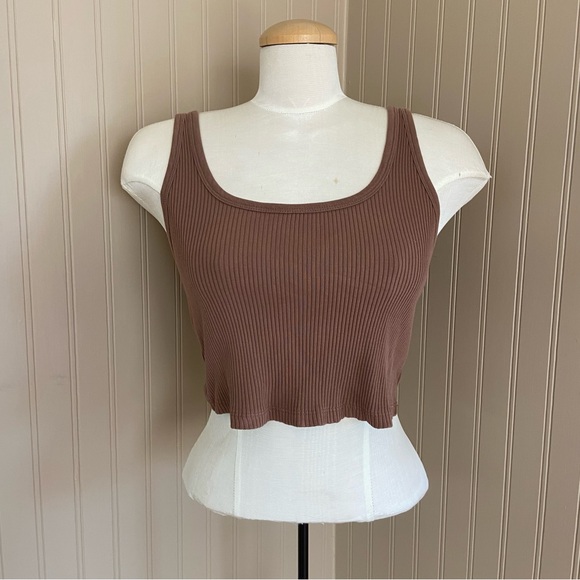 TWO Old Navy Cropped Tank Top Women’s Size Large - Picture 4 of 4
